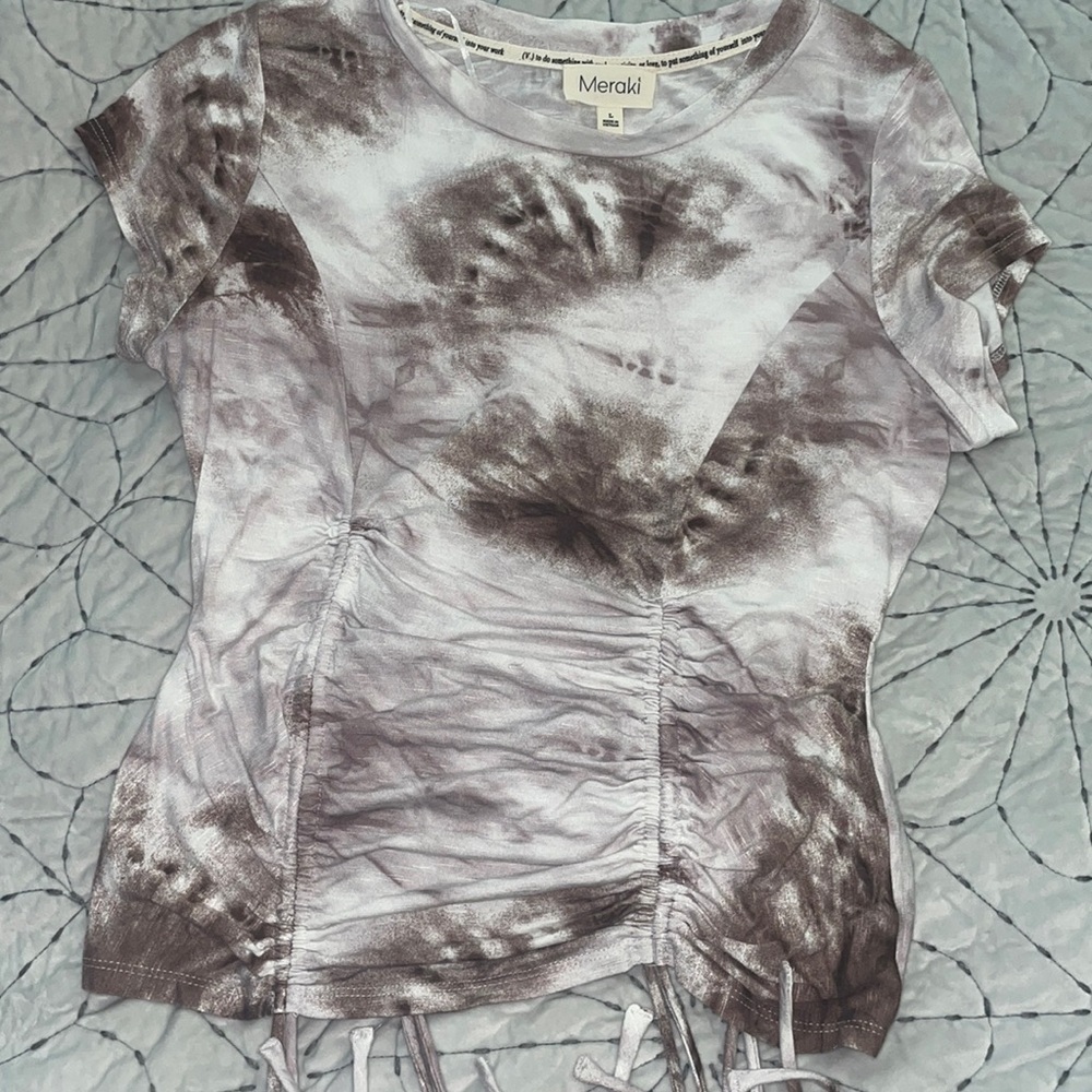 Cute shirt with great detail